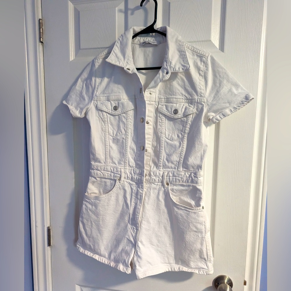 Zara White Short-Sleeve Denim Romper with Button Front